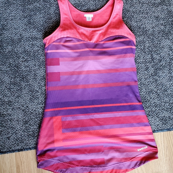 Reebok Top - Picture 1 of 2